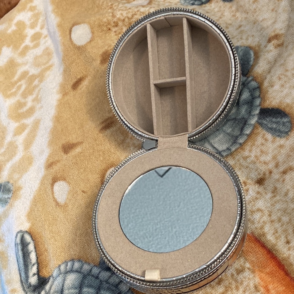 Travel jewelry box. New no tags